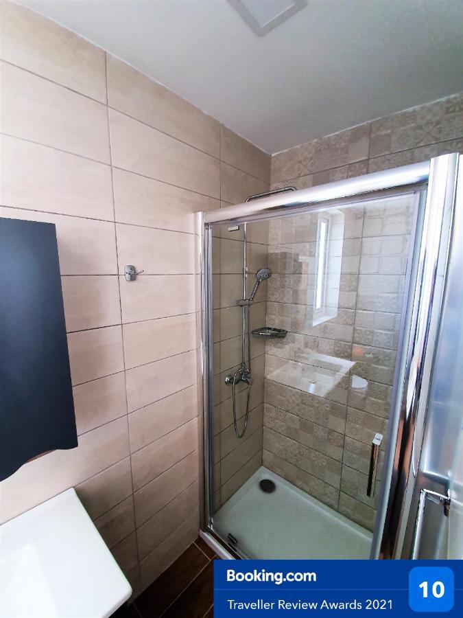 Msiebah Court San Gwann Modern Apt Near Sliema And St Julians Dış mekan fotoğraf